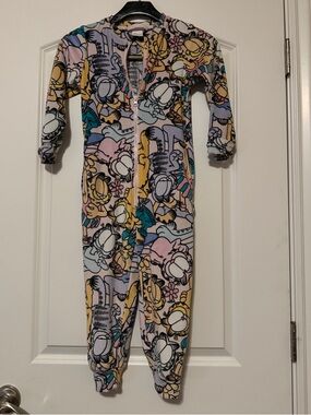 Garfield Kids size 5-6 Pastel Cartoon Zip-Up Kids one piece, no footies. NWOT.